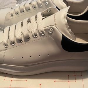 Alexander McQueen Men's Oversized Larry Bicolor Leather Low-Top Sneakers